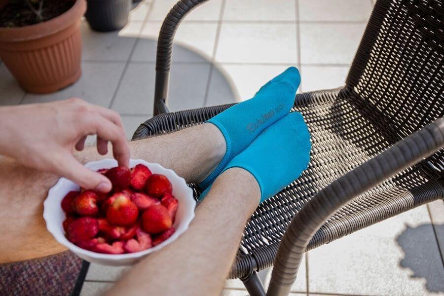 Summer Socks – Sweet balcony time in invisible cotton socks.